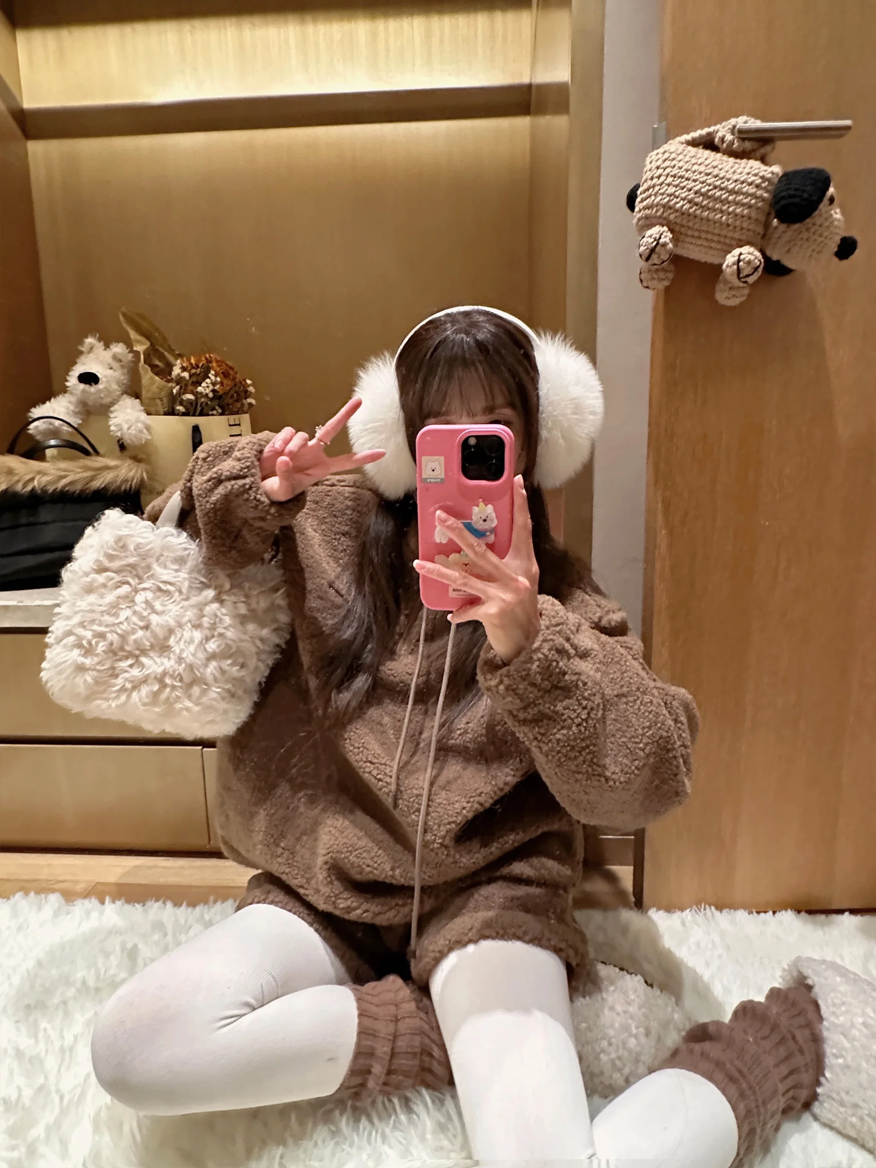 Комплект из двух предметов: свитер из овечьей шерсти и брюки, женский, свободный крой, в стиле «lazy chic», уникальный, очень красивый, в корейском стиле, зимняя коллекция
Комплект из двух предметов: свитер из овечьей шерсти и брюки, женский, свободный крой, в стиле «lazy chic», уникальный, очень красивый, в корейском стиле, зимняя коллекция