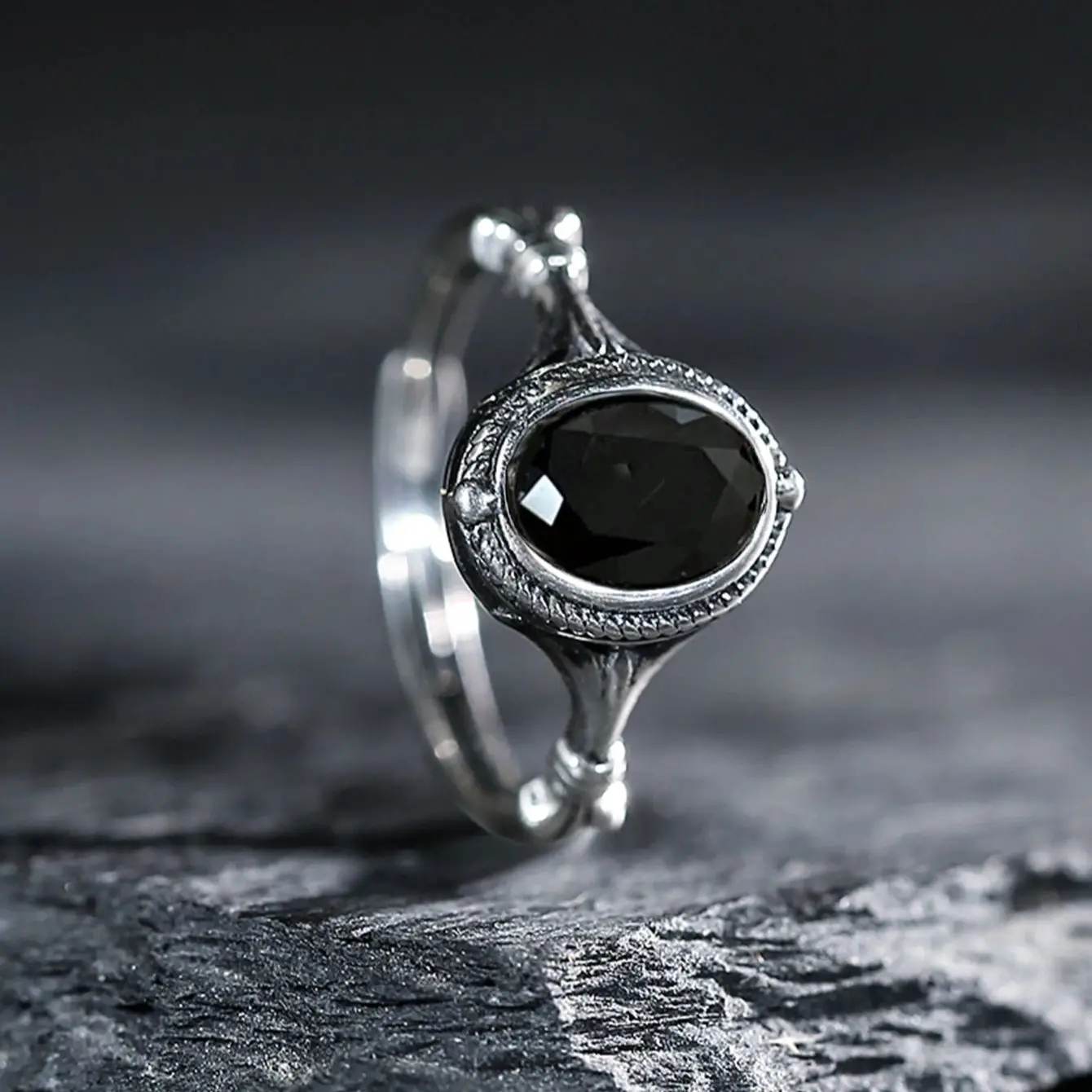 Кольцо из стерлингового серебра 925 пробы, 7*5 мм, натуральный шпинель, драгоценный камень, регулируемые ремешки, мистика, готические ювелирные изделия, подарок, никогда не выцветает
Кольцо из стерлингового серебра 925 пробы, 7*5 мм, натуральный шпинель, драгоценный камень, регулируемые ремешки, мистика, готические ювелирные изделия, подарок, никогда не выцветает