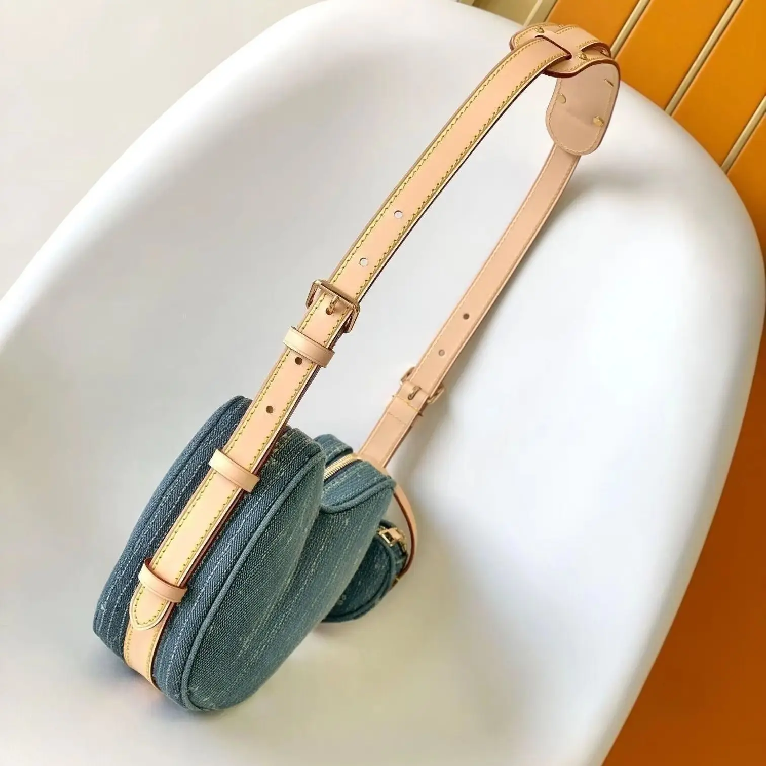 Vintage cowboy curve bag with stitched brown leather trim, lightweight, street-style shoulder bag with a small round accessory pouch.
Vintage cowboy curve bag with stitched brown leather trim, lightweight, street-style shoulder bag with a small round accessory pouch.