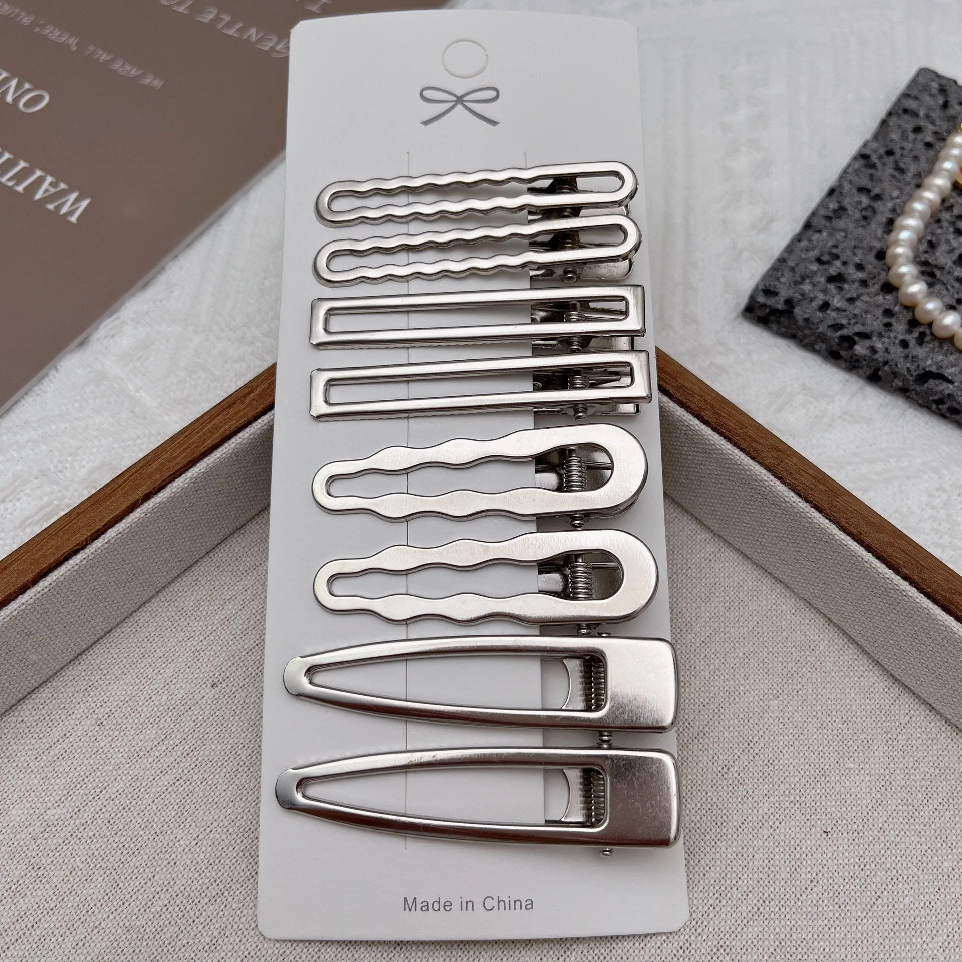 Trendy Metal Silver Hair Clips Set - Spice Girl Bangs Side Hairpins for Broken Hair, One-Word Clip Celebrity Hair Accessories
Trendy Metal Silver Hair Clips Set - Spice Girl Bangs Side Hairpins for Broken Hair, One-Word Clip Celebrity Hair Accessories