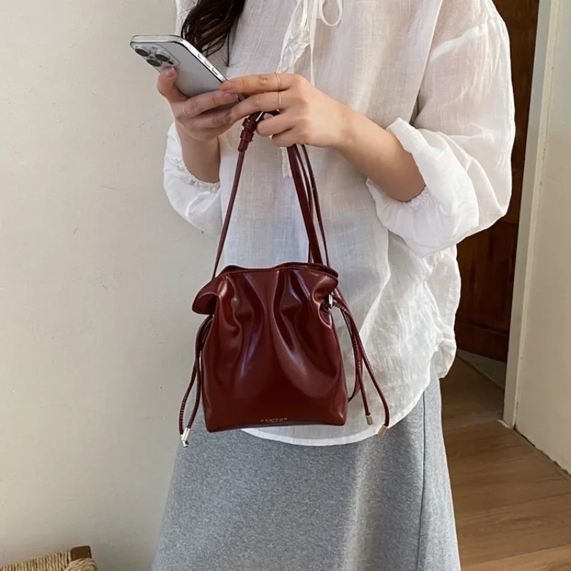 Classic Paris Style Ladies Tote Bag High End Leather Casual Simple Vintage Elegant Trendy Handbag
Classic Paris Style Ladies Tote Bag High End Leather Casual Simple Vintage Elegant Trendy Handbag