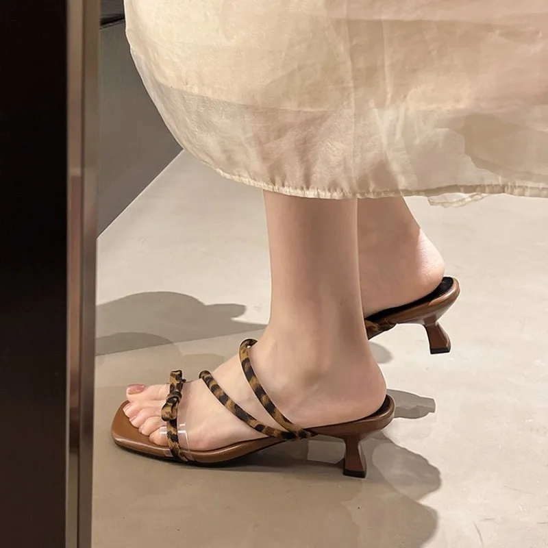 Leopard Print Thin Strap Block Heel Sandals and Slippers Women's Summer 2026 New Square Toe High Heels
Leopard Print Thin Strap Block Heel Sandals and Slippers Women's Summer 2026 New Square Toe High Heels