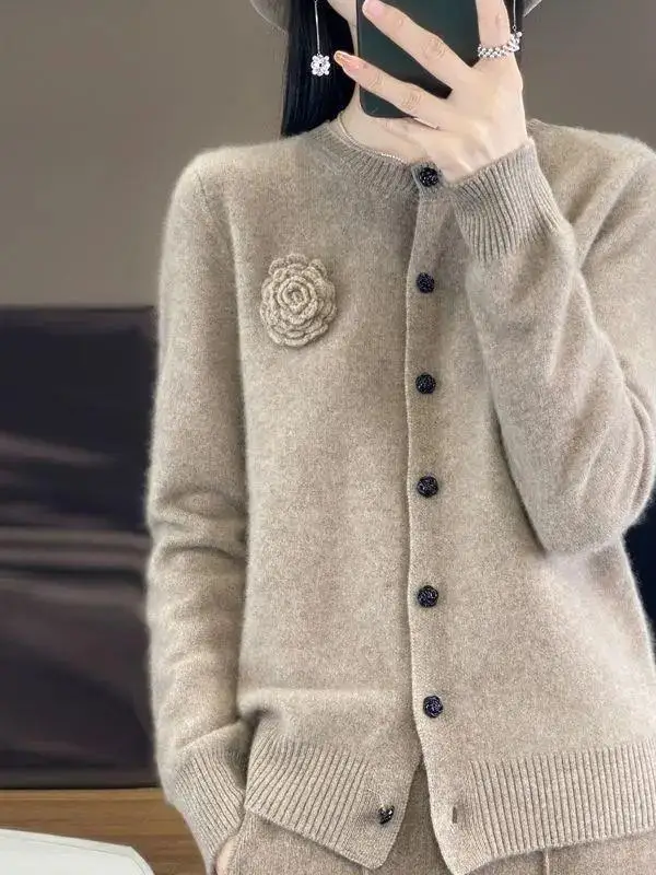 New Women's Open Cardigan Long Sleeve round Neck Rose Pattern Knitted Sweater Loose Fit Outerwear Stylish Top Trendy Style
New Women's Open Cardigan Long Sleeve round Neck Rose Pattern Knitted Sweater Loose Fit Outerwear Stylish Top Trendy Style