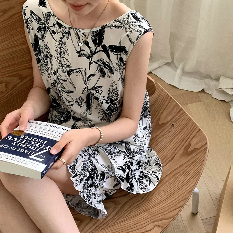 Summer Sleepwear Women's Backless Cotton Silk Home Clothes Set Sweet Student Sister Outfit Sleeveless round Neck Gown
Summer Sleepwear Women's Backless Cotton Silk Home Clothes Set Sweet Student Sister Outfit Sleeveless round Neck Gown