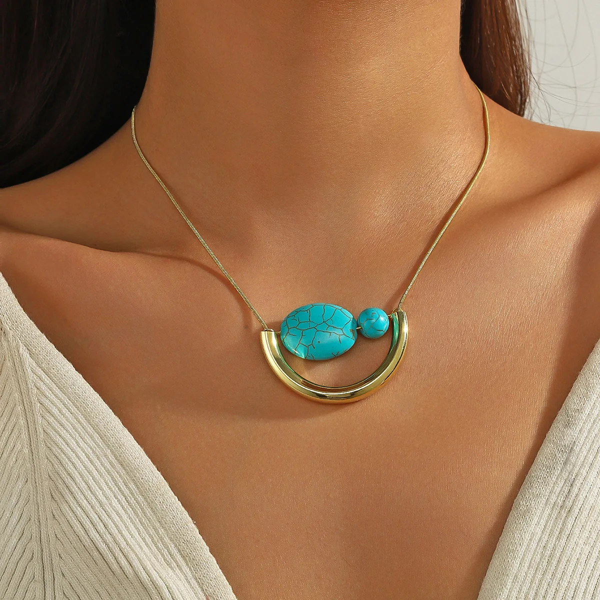 Women's Turquoise Pendant Necklace Natural Stone Bohemian Style Elegant Jewelry
Women's Turquoise Pendant Necklace Natural Stone Bohemian Style Elegant Jewelry