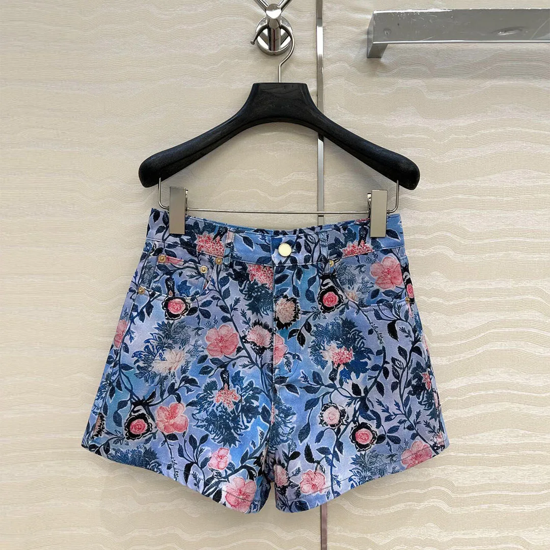 2025 New Fashion Streetwear Summer Blue Denim Vintage Shorts Women High Waist Floral Print Pattern Hot Casual Shorts
2025 New Fashion Streetwear Summer Blue Denim Vintage Shorts Women High Waist Floral Print Pattern Hot Casual Shorts