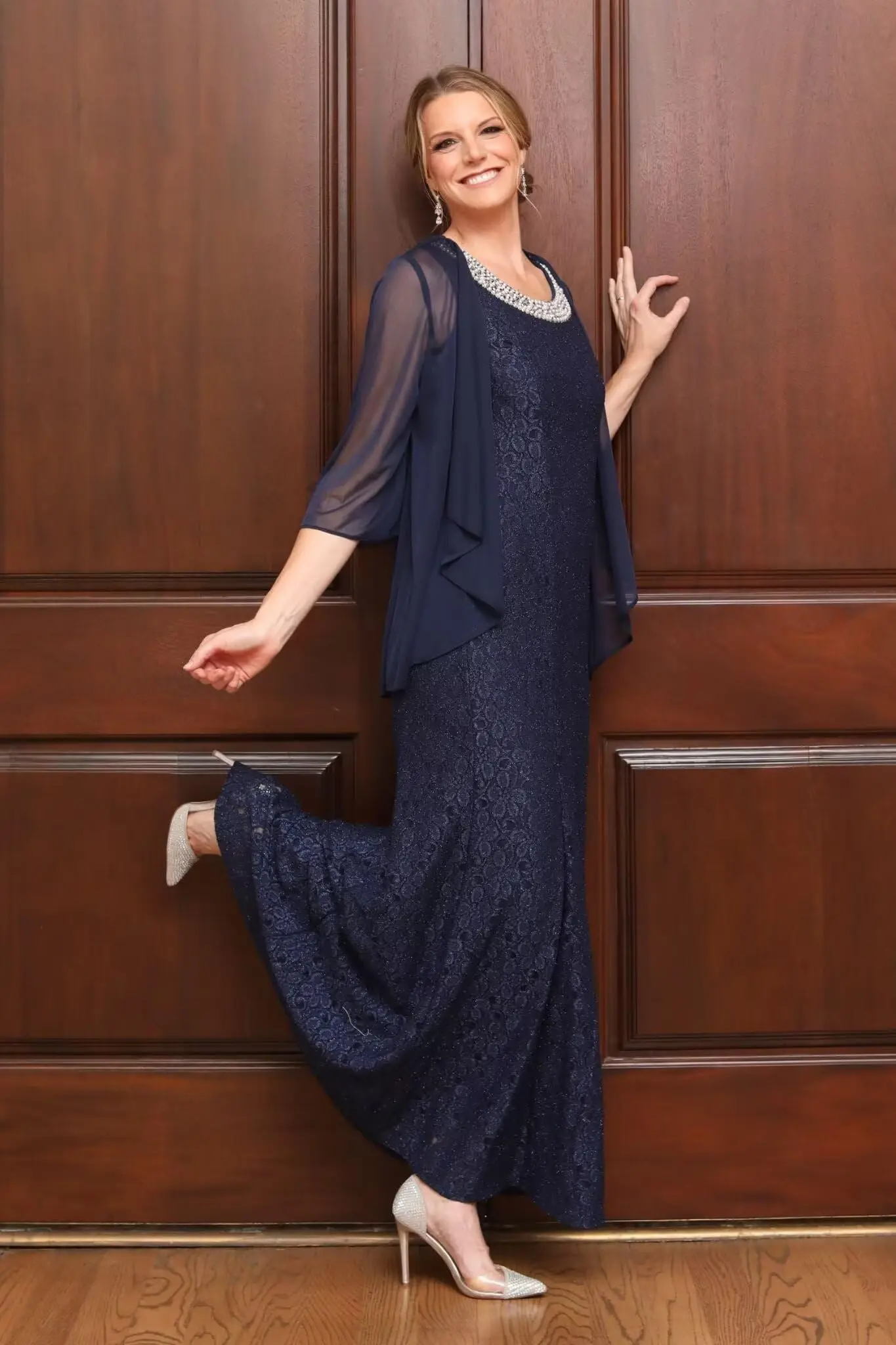 Customized 2 Pieces Beaded Lace Applique Mother Of The Bride Dress With Jacket For Wedding Mermaid Long Prom Evening Party Gowns
Customized 2 Pieces Beaded Lace Applique Mother Of The Bride Dress With Jacket For Wedding Mermaid Long Prom Evening Party Gowns