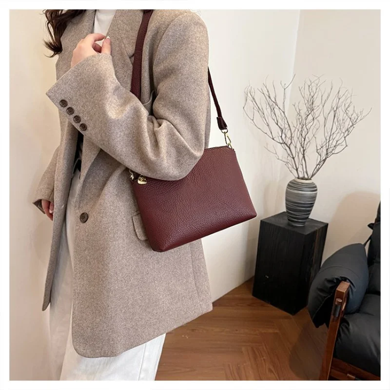 Элегантная женская сумка из воловьей кожи с элегантным повседневным винтажным легким повседневным стилем
Элегантная женская сумка из воловьей кожи с элегантным повседневным винтажным легким повседневным стилем 