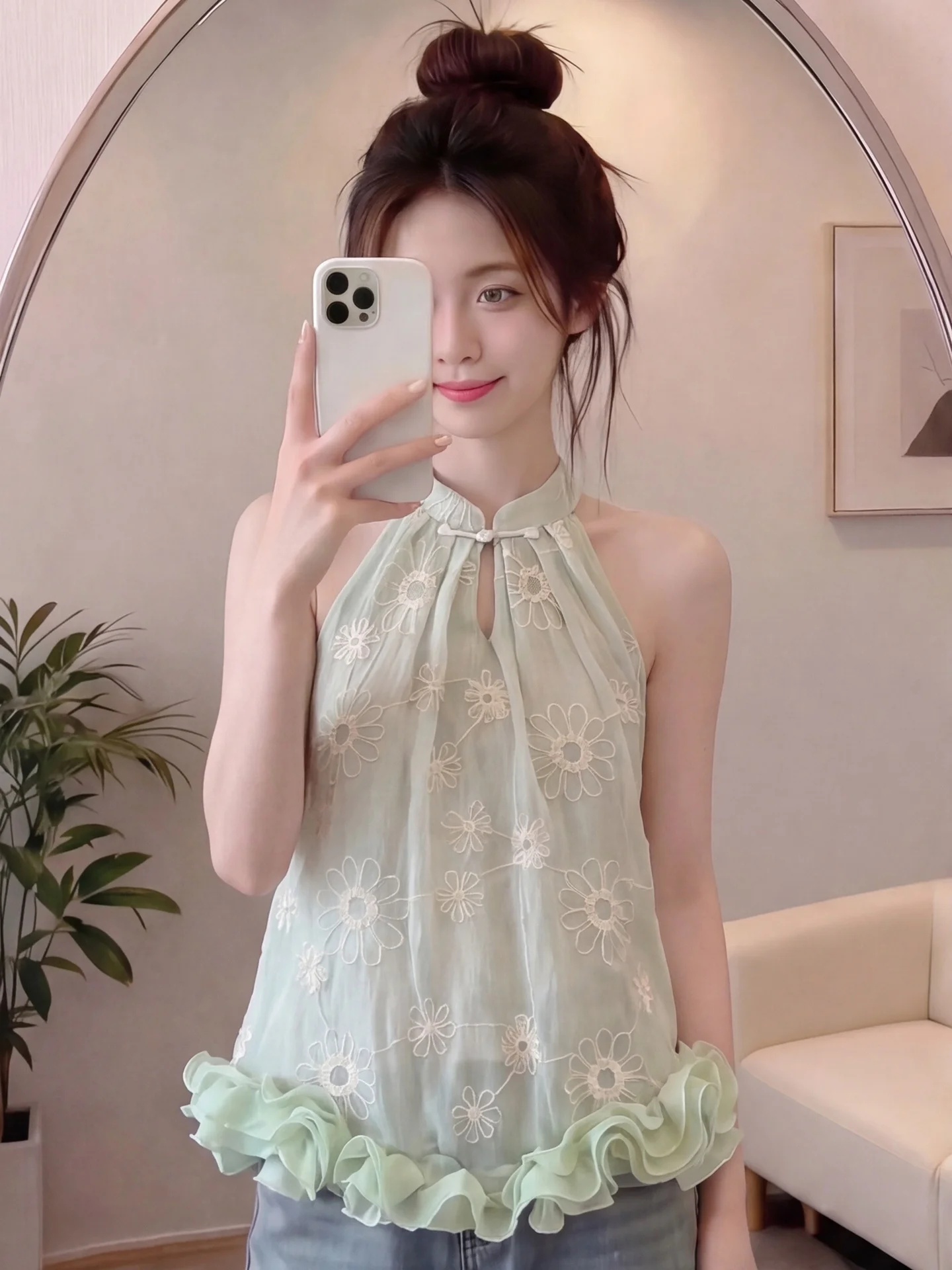 New Chinese Style Embroidered Chiffon Top Women Summer 3D Lace Doll Sleeveless Neck Hanging Vest Breathable Comfortable Daily...
New Chinese Style Embroidered Chiffon Top Women Summer 3D Lace Doll Sleeveless Neck Hanging Vest Breathable Comfortable Daily...