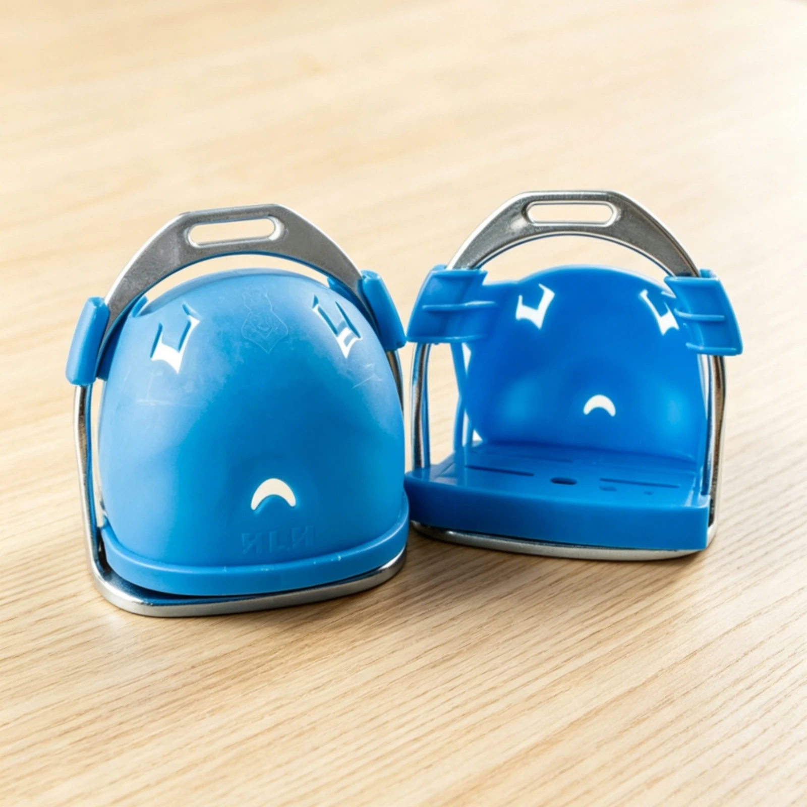 Blue Stirrup Cover Rigid Stirrup Guard Horse Gear Compact Anti-Dragging
Blue Stirrup Cover Rigid Stirrup Guard Horse Gear Compact Anti-Dragging