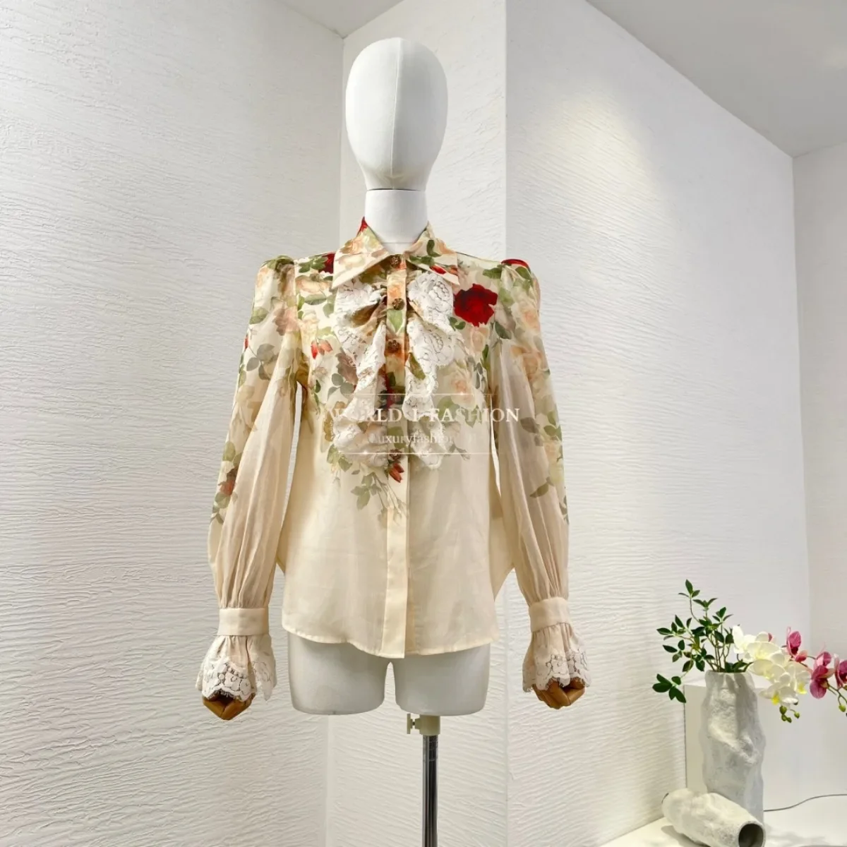 Для женщин 2025 года, комплект блузки с длинными рукавами и юбки-миди высшего качества с бежевым розовым цветочным принтом, топ и юбка-миди 
Для женщин 2025 года, комплект блузки с длинными рукавами и юбки-миди высшего качества с бежевым розовым цветочным принтом, топ и юбка-миди