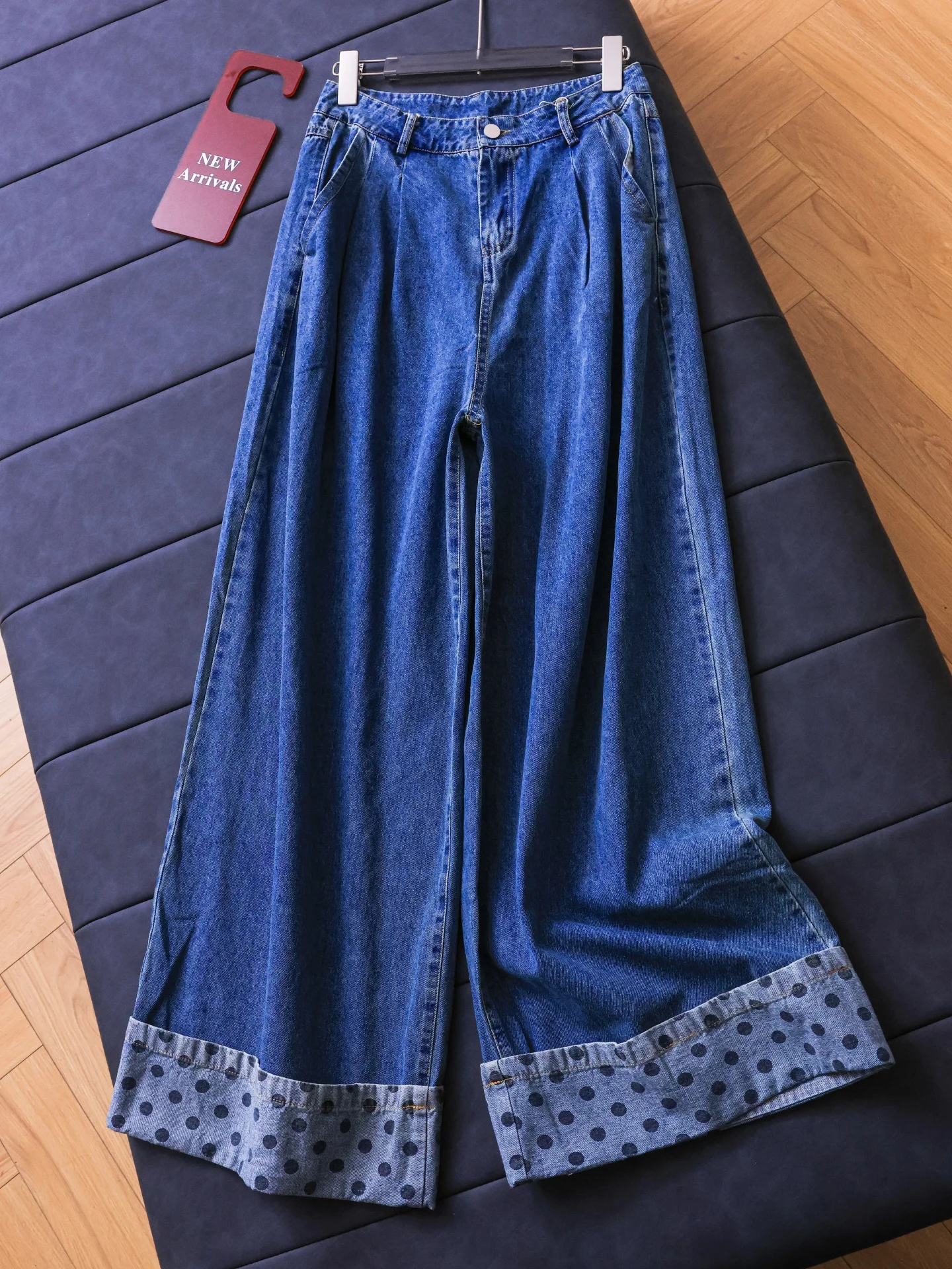 High Waist Straight Leg Jeans Women's Polka Dot Cuffed Wide Leg Denim Pants Lengthening Leg Effect Slimming Fashionable
High Waist Straight Leg Jeans Women's Polka Dot Cuffed Wide Leg Denim Pants Lengthening Leg Effect Slimming Fashionable
