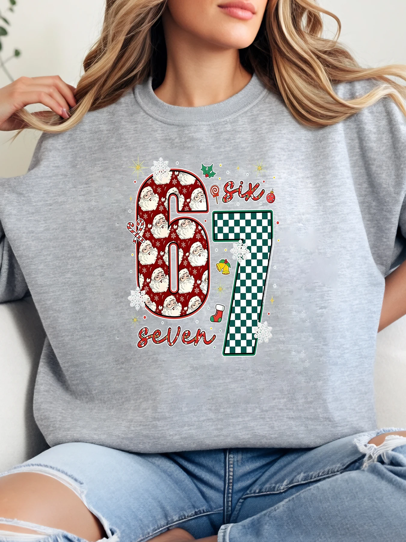 Рождественский свитшот с принтом Санта-Клауса и номером 67, женская праздничная повседневная одежда, серый, больших размеров
Рождественский свитшот с принтом Санта-Клауса и номером 67, женская праздничная повседневная одежда, серый, больших размеров