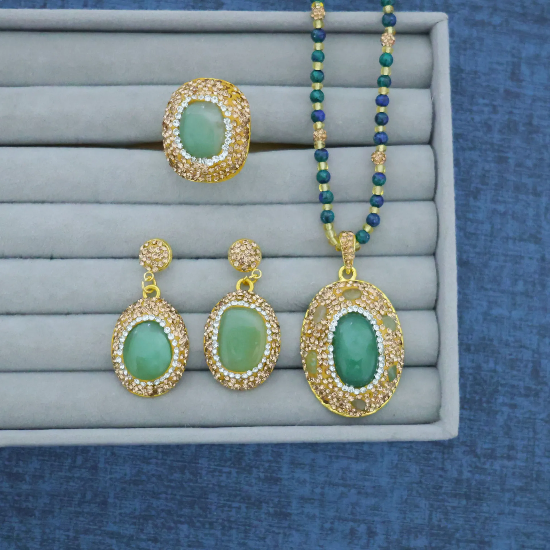 Classic natural stone green Dongling stone rough stone three-piece set hot-selling handmade design jewelry, new vintage niche
Classic natural stone green Dongling stone rough stone three-piece set hot-selling handmade design jewelry, new vintage niche