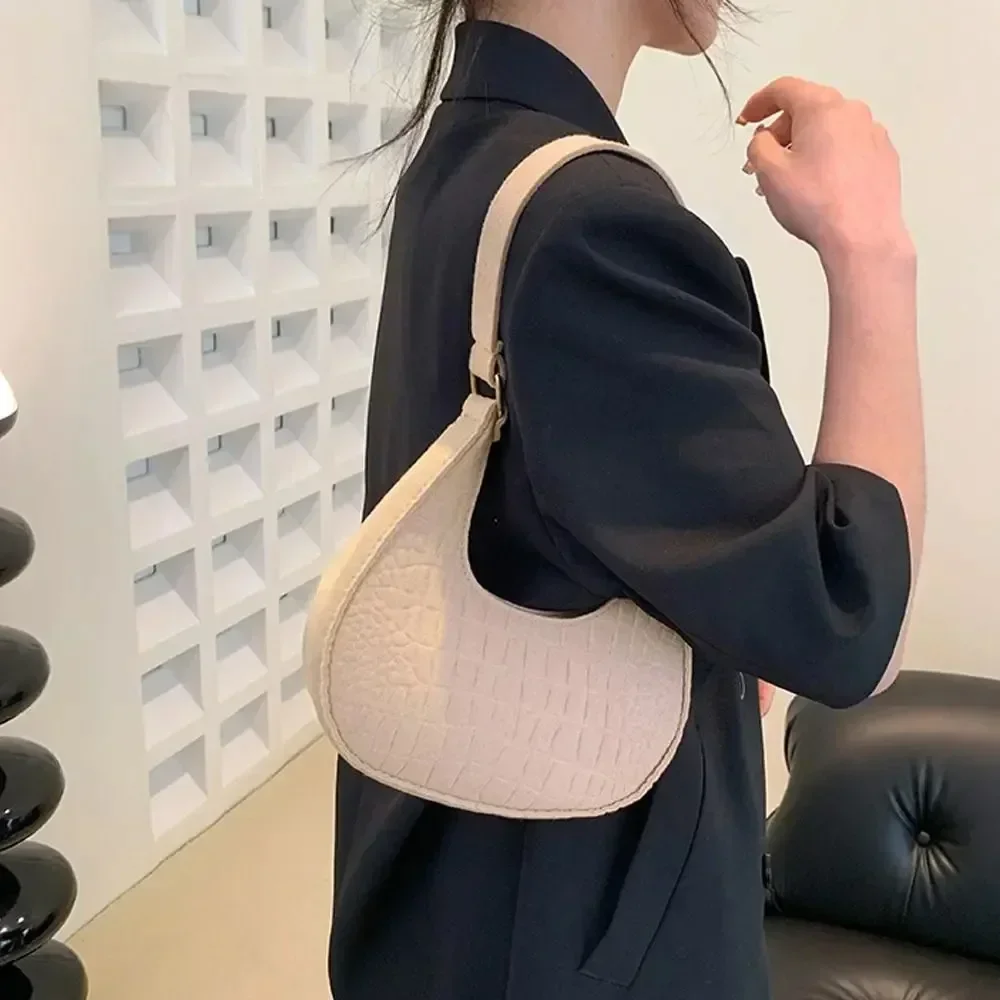 Women's Retro Felt Shoulder Bag, Crescent Saddle Underarm Purse, Fashion Leisure Handbag for Ladies
Women's Retro Felt Shoulder Bag, Crescent Saddle Underarm Purse, Fashion Leisure Handbag for Ladies