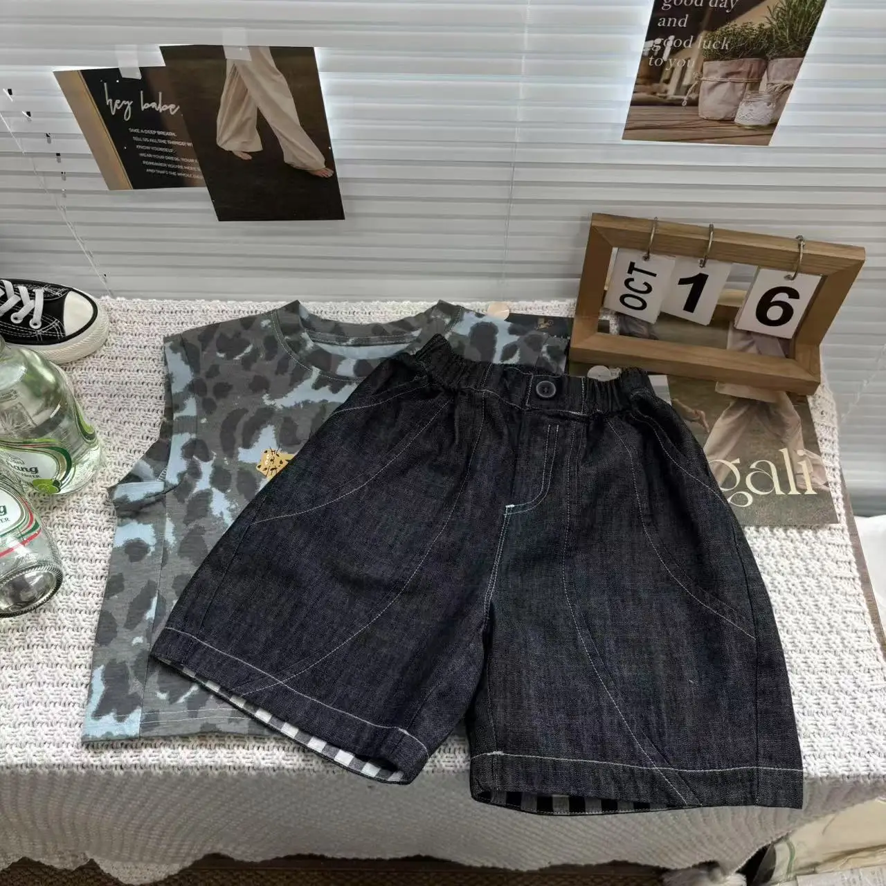 Korean Style Boys' and Children's Summer New Clean Edition Casual Bright Line Shorts, Children's Loose and Simple Trendy Jeans
Korean Style Boys' and Children's Summer New Clean Edition Casual Bright Line Shorts, Children's Loose and Simple Trendy Jeans