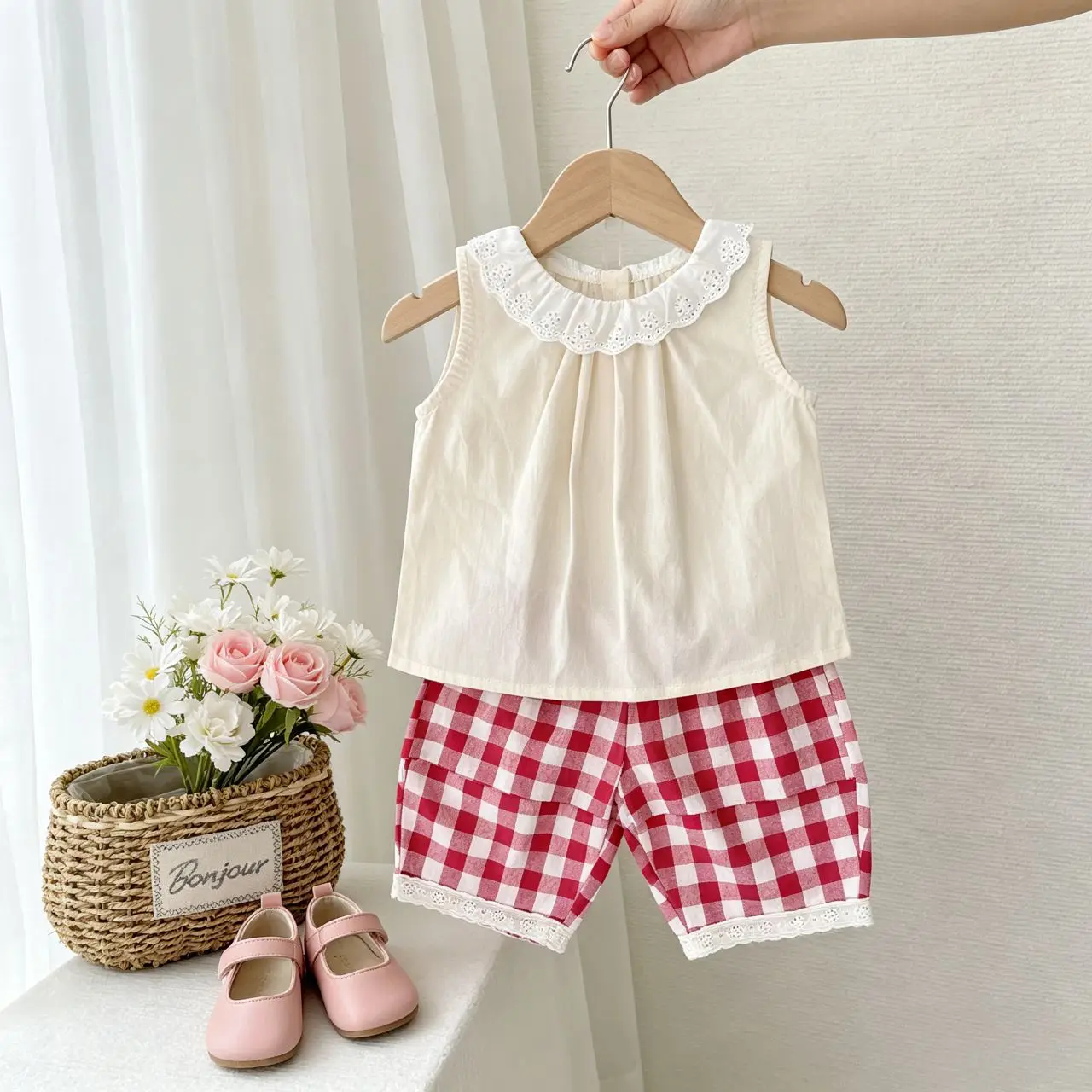 2026 Summer New Children Sleeveless Clothes Set Baby Girls Solid Lace Collar Tops + Plaid Pants 2pcs Suit Toddler Cotton Outfits
2026 Summer New Children Sleeveless Clothes Set Baby Girls Solid Lace Collar Tops + Plaid Pants 2pcs Suit Toddler Cotton Outfits