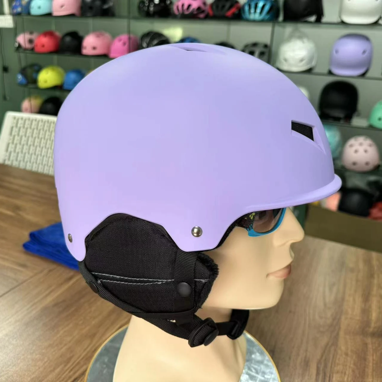 New Ski Helmet Men Women Adult Portable Skiing and Snowboarding Helmet Outdoor Snow Sports Equipment Snow Sports Head Protection
New Ski Helmet Men Women Adult Portable Skiing and Snowboarding Helmet Outdoor Snow Sports Equipment Snow Sports Head Protection