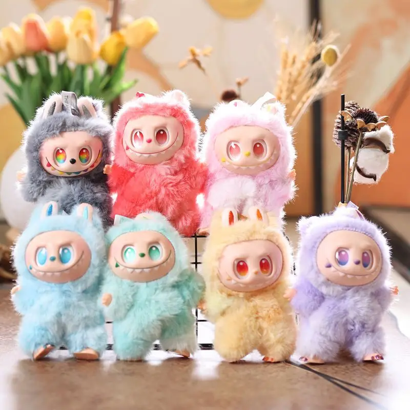 Для Labubu 3.0 The Monsters V3 Series слепая коробка аниме горячая фигурка новая кавайная загадочная коробка-сюрприз милый брелок игрушки подарки
Для Labubu 3.0 The Monsters V3 Series слепая коробка аниме горячая фигурка новая кавайная загадочная коробка-сюрприз милый брелок игрушки подарки