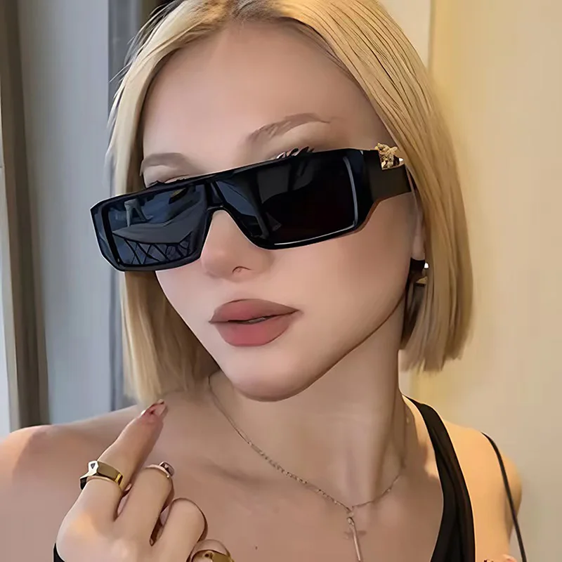 New Small Frame Sunglasses Metal Leopard Head Box Sunglasses Women's Fashion All-in-one Mirror Men's and Women's Sunglasses
New Small Frame Sunglasses Metal Leopard Head Box Sunglasses Women's Fashion All-in-one Mirror Men's and Women's Sunglasses