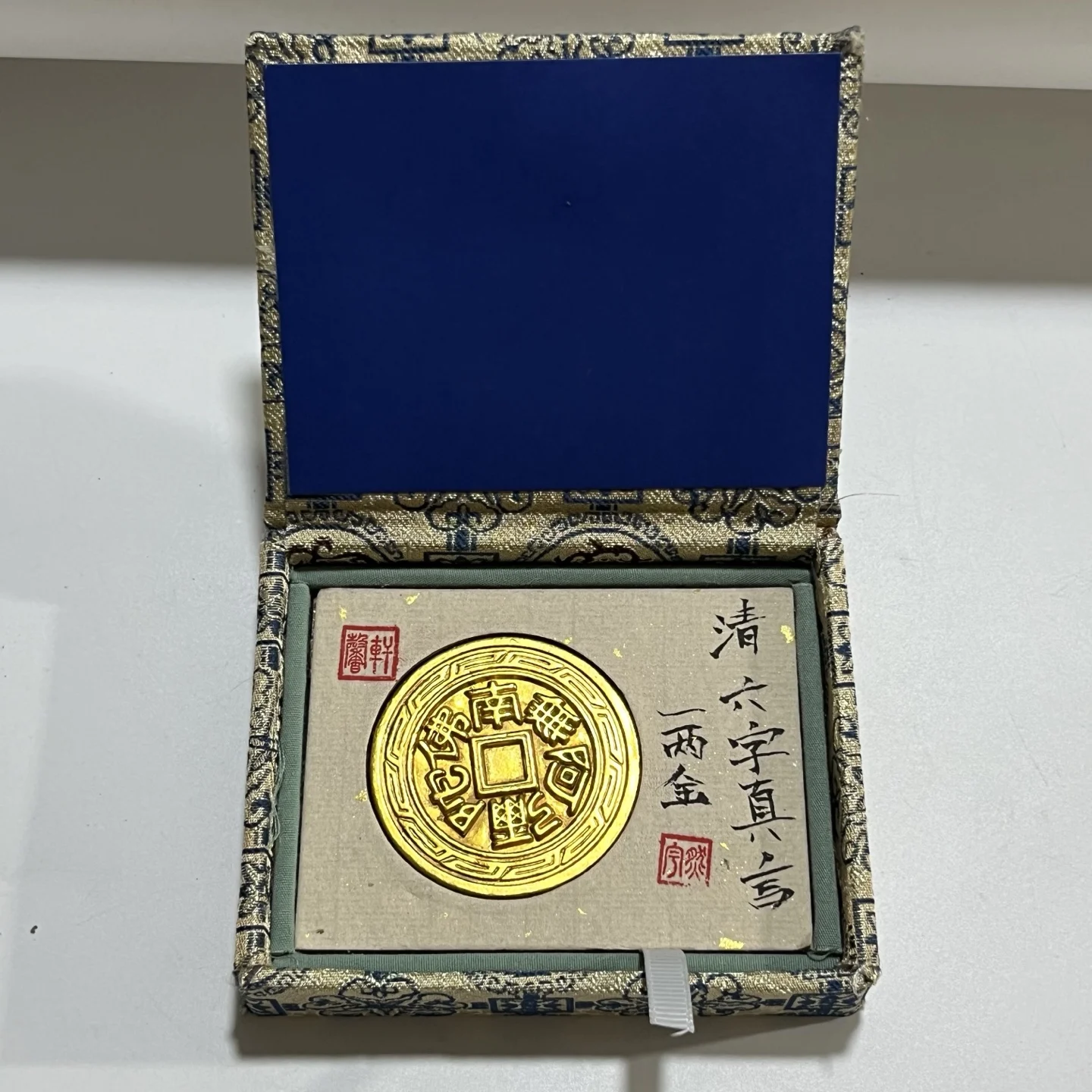 Pure Copper Gold-plated Coins Xinxuan Rating Thickened Gold Coins With Box Home Crafts Collection
Pure Copper Gold-plated Coins Xinxuan Rating Thickened Gold Coins With Box Home Crafts Collection