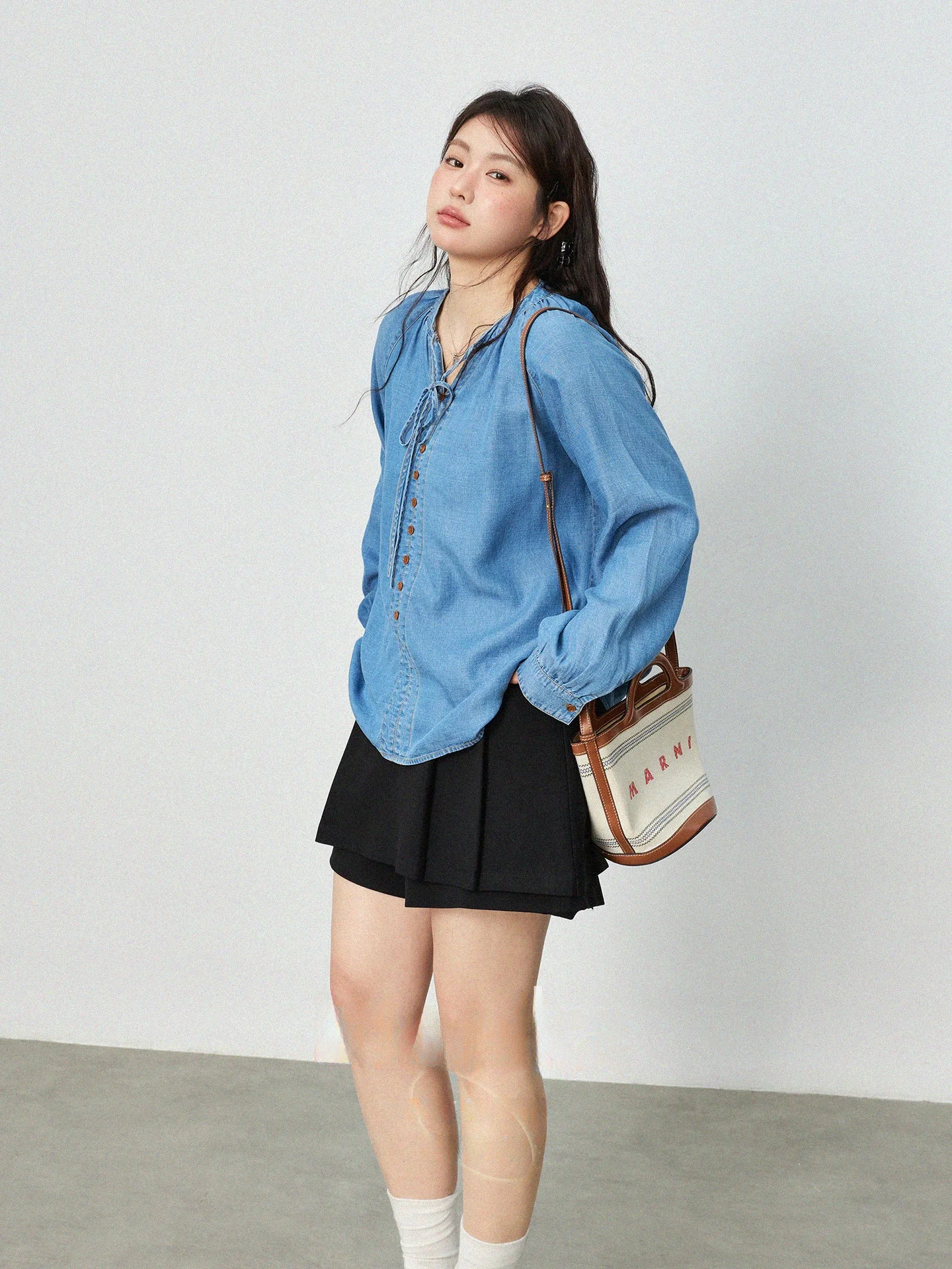 plus Size Women's Denim irt Korean Sle Loose Fit Long Sve V-Ne Single Button Closure Casual Slimming Top
plus Size Women's Denim irt Korean Sle Loose Fit Long Sve V-Ne Single Button Closure Casual Slimming Top