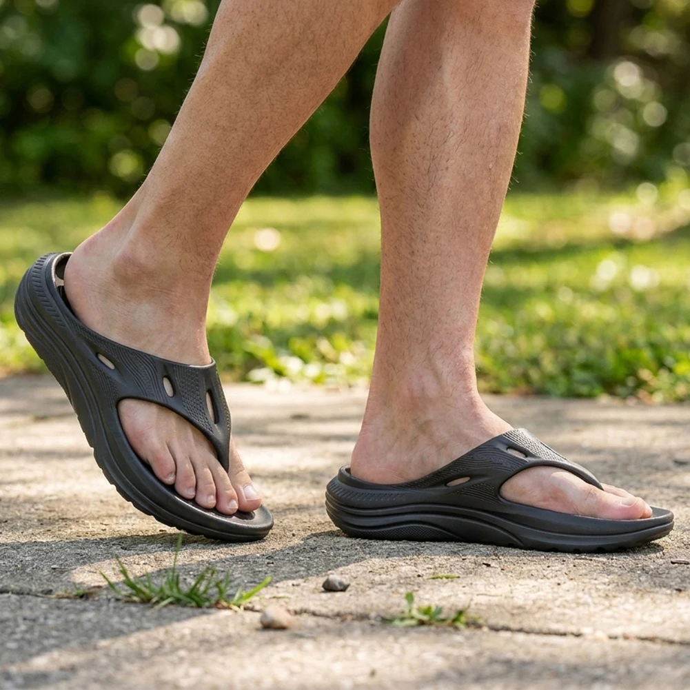Men's summer hollow slippers are made of EVA material with arch support function, which is breathable and comfortable
Men's summer hollow slippers are made of EVA material with arch support function, which is breathable and comfortable