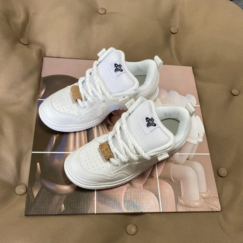 Thick-Soled White Sneakers, Large Size Men's Shoes, Simple Casual Shoes, Breathable Trendy Shoes, Versatile High-Appearance Sneakers
Thick-Soled White Sneakers, Large Size Men's Shoes, Simple Casual Shoes, Breathable Trendy Shoes, Versatile High-Appearance Sneakers