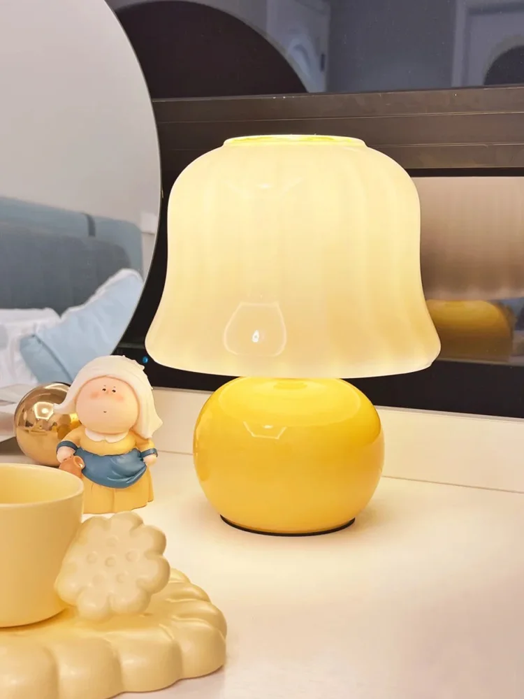 Французская кремовая настольная лампа в виде гриба, подарок, средневековое стекло для гостиной, Интернет-знаменитости, девушка премиум-класса, прикроватная лампа для спальни
Французская кремовая настольная лампа в виде гриба, подарок, средневековое стекло для гостиной, Интернет-знаменитости, девушка премиум-класса, прикроватная лампа для спальни