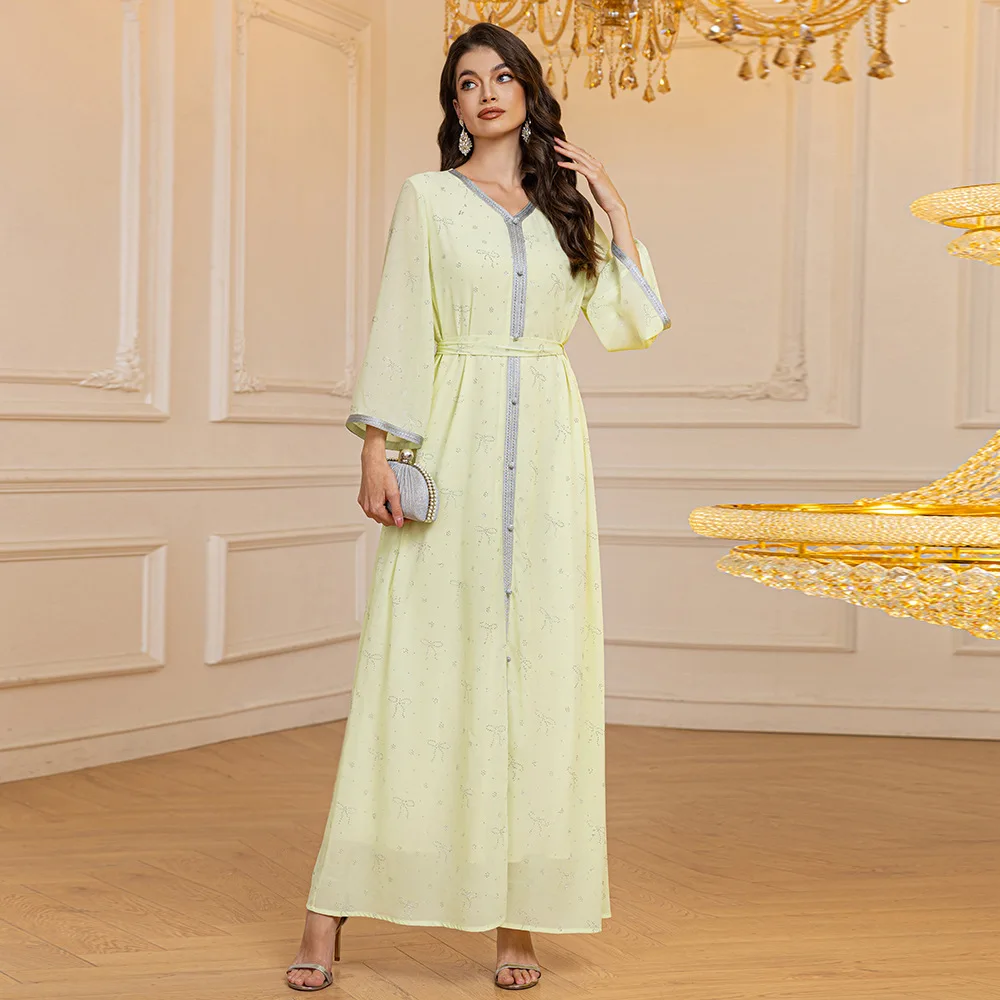 Middle Eastern Women's Chiffon Muslim Robe with Hot-fixed Rhinestones. A High-end Banquet Long Dress Gown From Dubai, Arabia.
Middle Eastern Women's Chiffon Muslim Robe with Hot-fixed Rhinestones. A High-end Banquet Long Dress Gown From Dubai, Arabia.