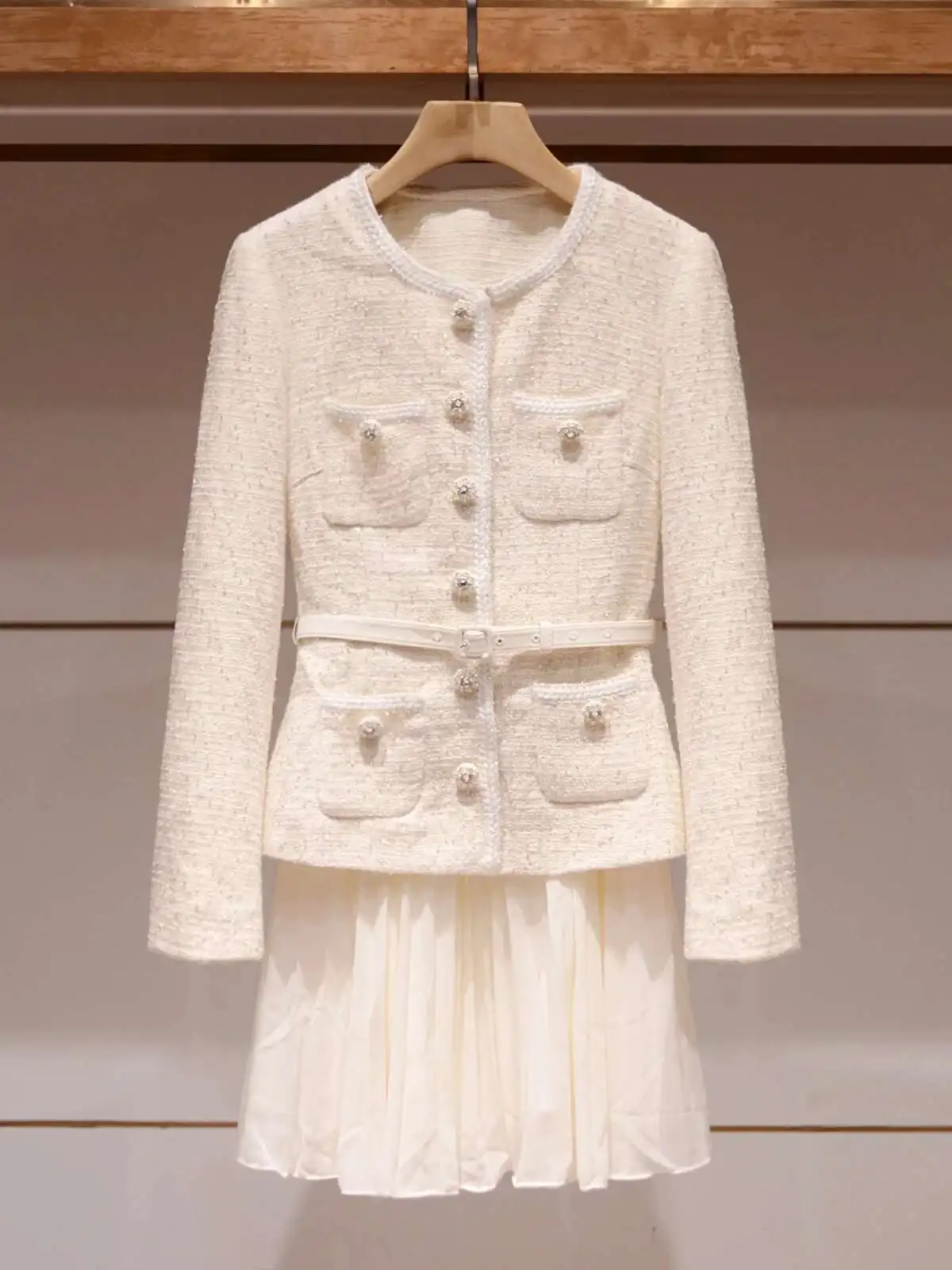 Luxury Chiffon Tweed Sequin Dresses Women Autumn Elegant Single Breasted Belt Crystal Short Dress Evening Party Vestidos Beige
Luxury Chiffon Tweed Sequin Dresses Women Autumn Elegant Single Breasted Belt Crystal Short Dress Evening Party Vestidos Beige