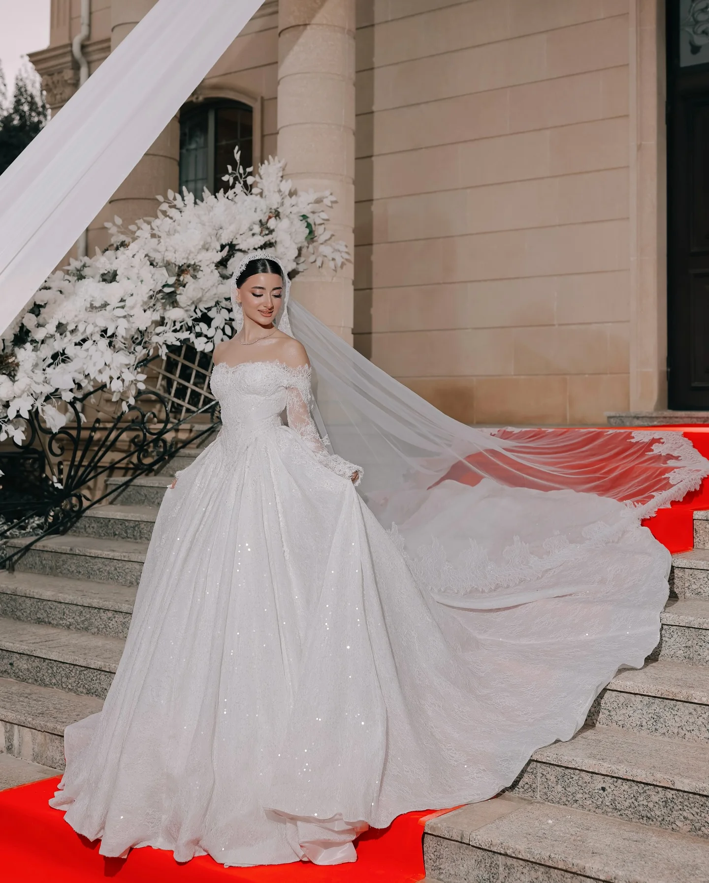 Customized Luxurious Ball Gown Wedding Dress Lace Long Sleeve Off Shoulder Corset Beaded Sparkly Bridal Gown Vestidos De Novia
Customized Luxurious Ball Gown Wedding Dress Lace Long Sleeve Off Shoulder Corset Beaded Sparkly Bridal Gown Vestidos De Novia