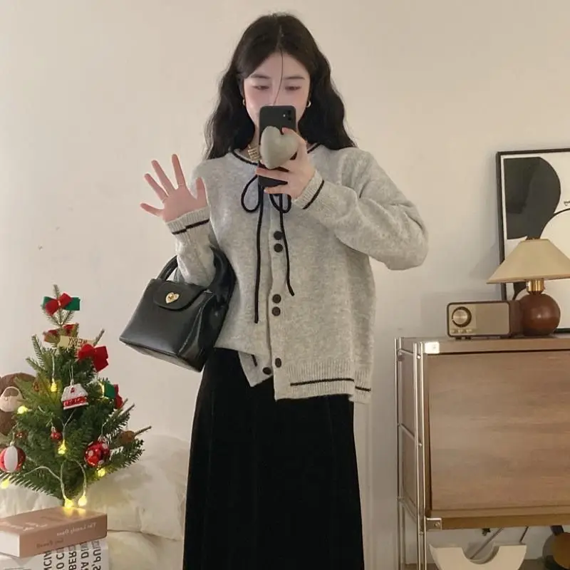 French Style Small Fragrant Bow Tie Knit Cardigan Women's Loose and Gentle Style Soft and Sticky Sweater Jacket
French Style Small Fragrant Bow Tie Knit Cardigan Women's Loose and Gentle Style Soft and Sticky Sweater Jacket