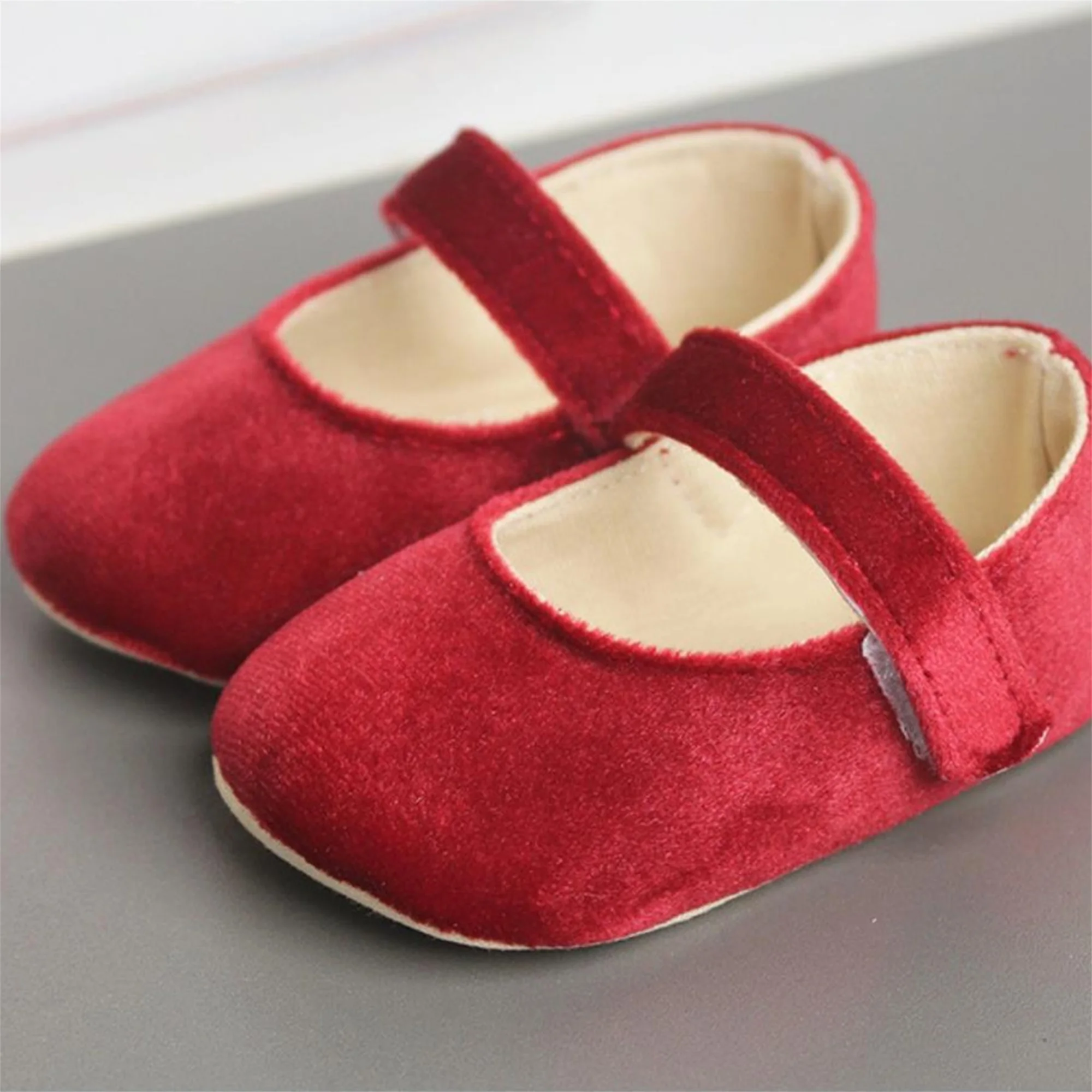 Adorable Baby Girls Velvet Party Shoes with Anti-Slip Soft Sole Perfect for Infant Crib Princess Prewalker First Walker Shoes
Adorable Baby Girls Velvet Party Shoes with Anti-Slip Soft Sole Perfect for Infant Crib Princess Prewalker First Walker Shoes