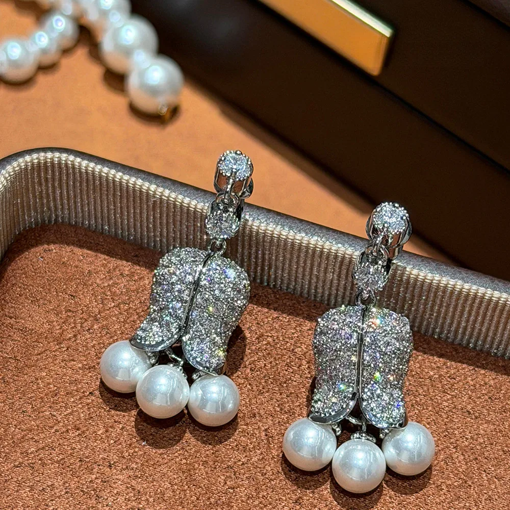 Fashion New Fringed Zircon Flower Light Luxury Earrings
Fashion New Fringed Zircon Flower Light Luxury Earrings