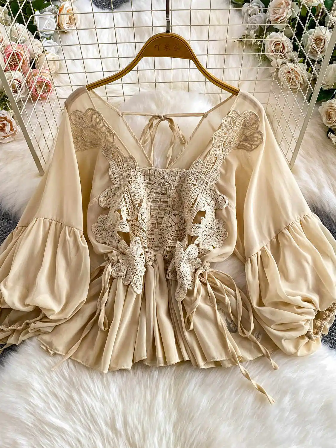 Женские абрикосовые рубашки и блузки, винтажные эстетические элегантные рубашки с рукавами-фонариками 2000-х годов, кружевная лоскутная рубашка с v-образным вырезом, осенняя одежда
Женские абрикосовые рубашки и блузки, винтажные эстетические элегантные рубашки с рукавами-фонариками 2000-х годов, кружевная лоскутная рубашка с v-образным вырезом, осенняя одежда