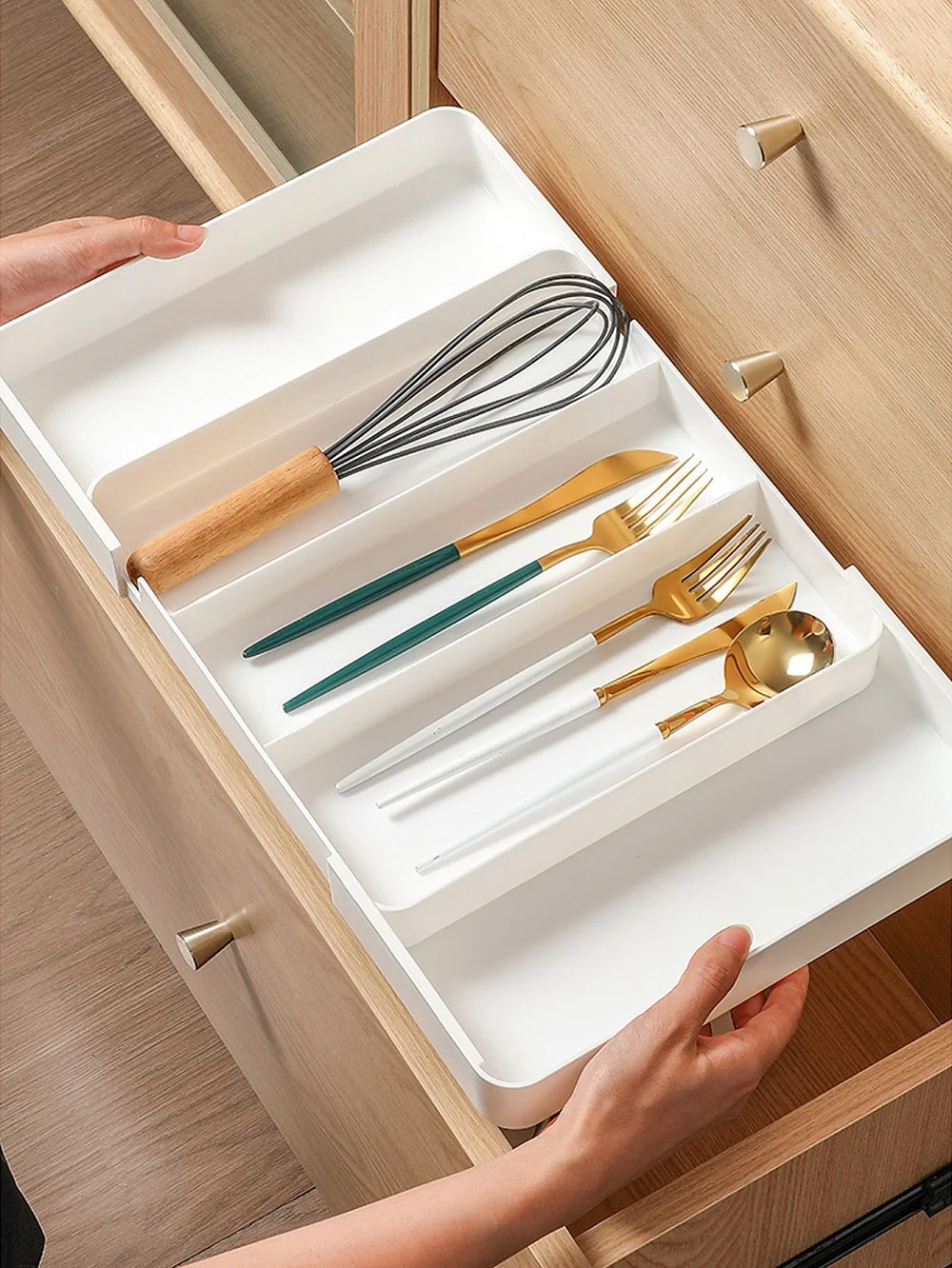 Silverware Drawer Organizer Expandable Utensil Holder for Counter Adjustable Flatware Holder Cabinet Kitchen Drawer Storage Box
Silverware Drawer Organizer Expandable Utensil Holder for Counter Adjustable Flatware Holder Cabinet Kitchen Drawer Storage Box