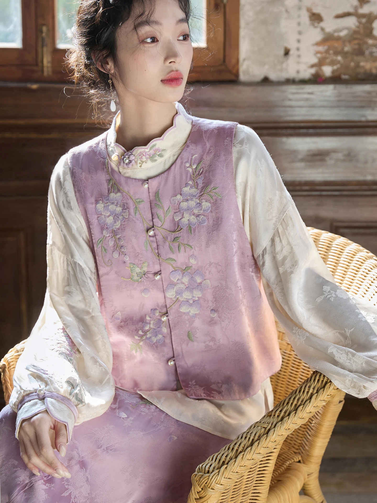 New Chinese Sle Embroidered Women's Vest Purple Wisteria Flower Original National Trend Spring Faion Outerwear round Ne...
New Chinese Sle Embroidered Women's Vest Purple Wisteria Flower Original National Trend Spring Faion Outerwear round Ne...