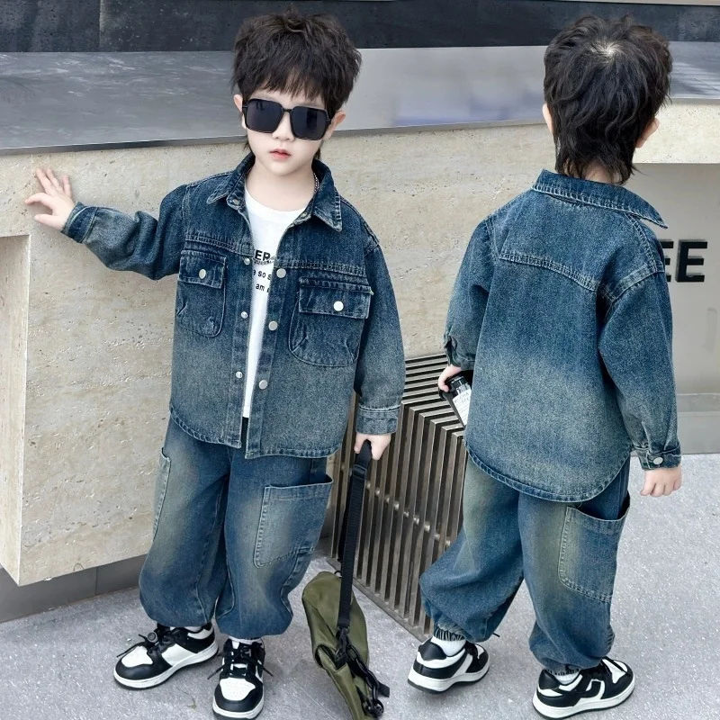 Джинсовый комплект для мальчиков из 2 предметов: модный хлопковый костюм с курткой и брюками, повседневная одежда для детей, весенне-осенний наряд
Джинсовый комплект для мальчиков из 2 предметов: модный хлопковый костюм с курткой и брюками, повседневная одежда для детей, весенне-осенний наряд