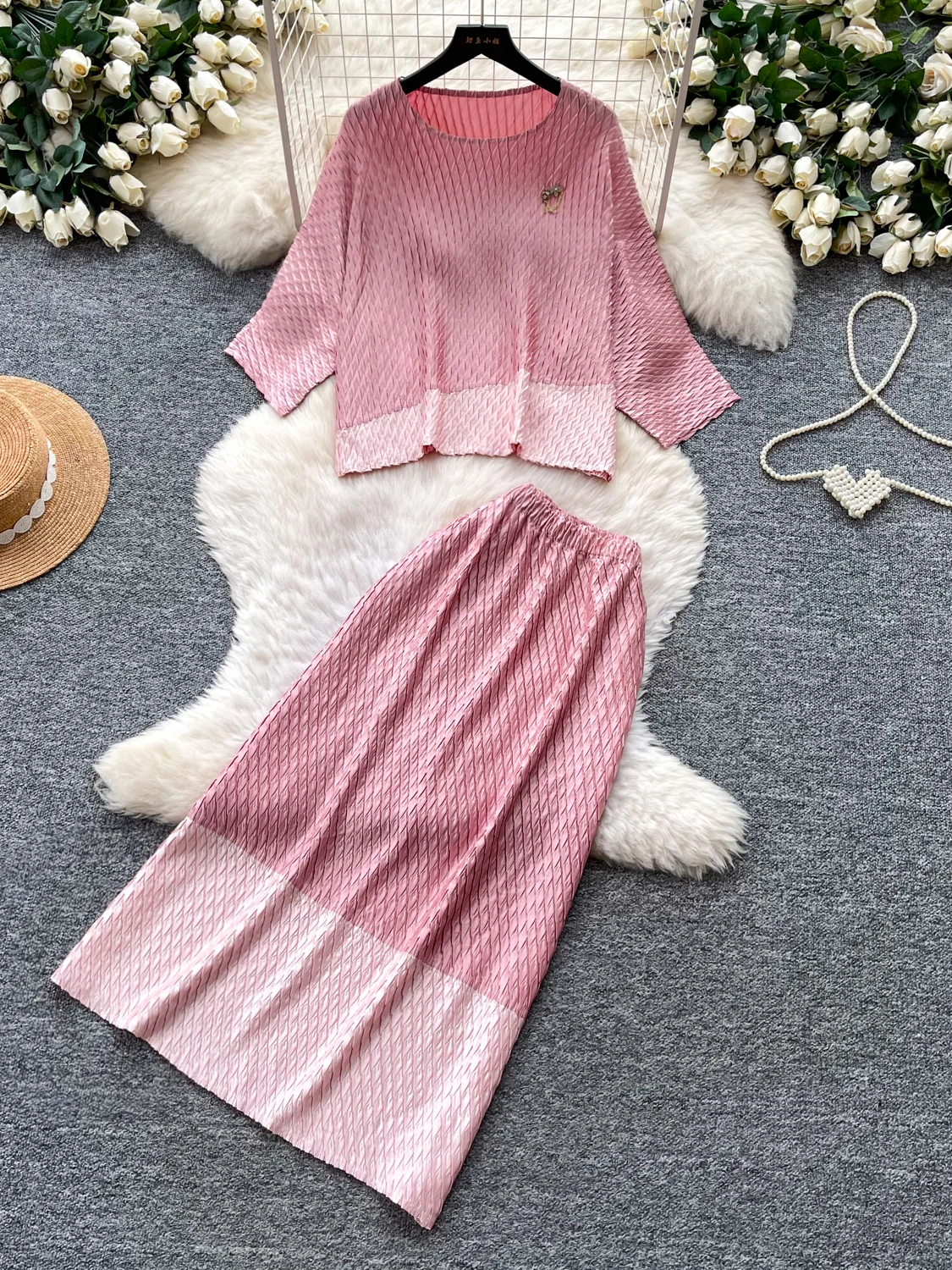 Elegant Knitted round Neck Two-Piece Set Women's Fashion Commute Slimming High-End Feelings Summer Business Casual Outfit
Elegant Knitted round Neck Two-Piece Set Women's Fashion Commute Slimming High-End Feelings Summer Business Casual Outfit