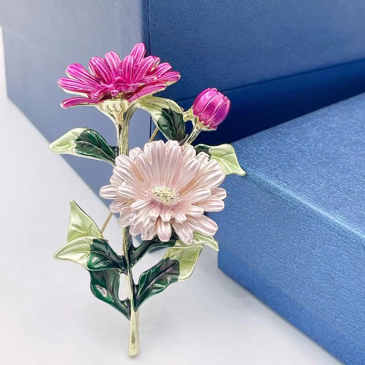 2024 High-grade Rose Flower Brooch for Women Drop Oil Alloy Corsage Small Diamond Brooch jewelry
2024 High-grade Rose Flower Brooch for Women Drop Oil Alloy Corsage Small Diamond Brooch jewelry