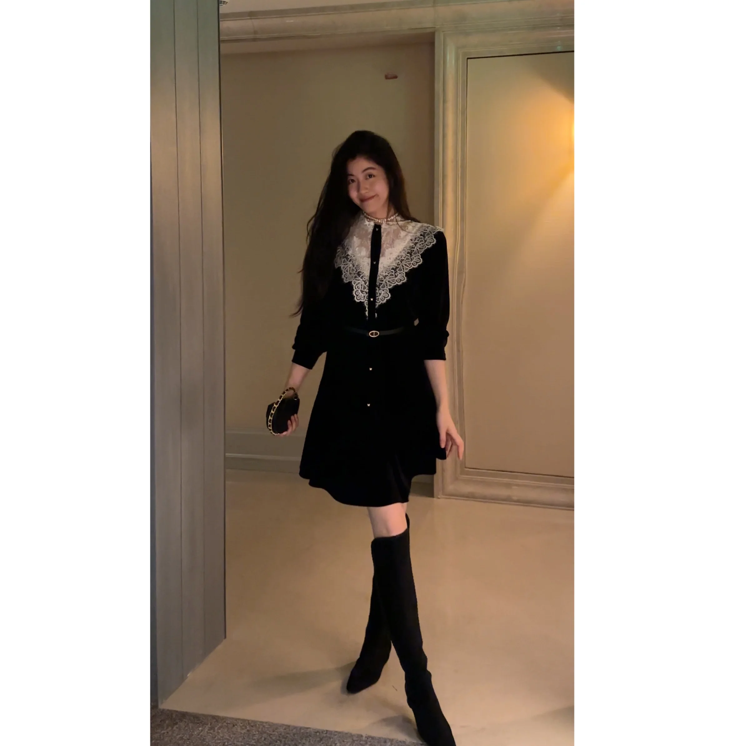 NCOU Nie Kou Зима 2025 Новинка: Элегантное ретро-платье с кружевными вставками, цветовыми блоками и оборками, короткий рукав, длинное, женское модное платье
NCOU Nie Kou Зима 2025 Новинка: Элегантное ретро-платье с кружевными вставками, цветовыми блоками и оборками, короткий рукав, длинное, женское модное платье