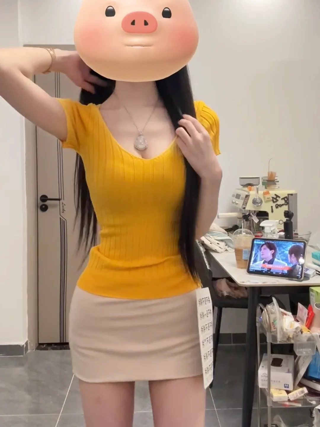 Sexy Yellow V-Neck Knitted Short Sleeve T-Shirt Top And High Waist Skirt Two-Piece Set for Young Women Summer Fashion
Sexy Yellow V-Neck Knitted Short Sleeve T-Shirt Top And High Waist Skirt Two-Piece Set for Young Women Summer Fashion