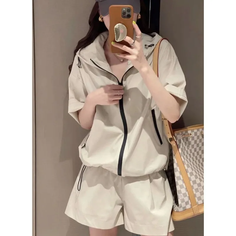 Summer Casual Solid Color Sets Women Zipper Cardigan Drawstring Half Sleeve Jacket +Wide Leg Shorts Simple Vacation Tracksuit
Summer Casual Solid Color Sets Women Zipper Cardigan Drawstring Half Sleeve Jacket +Wide Leg Shorts Simple Vacation Tracksuit