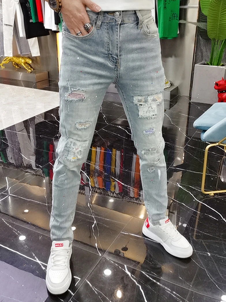 Men's Trendy Casual Slim Fit Jeans Spring Summer New Style Hole Punching Small Foot Pants Middle Waist Long Pants Thin Denim
Men's Trendy Casual Slim Fit Jeans Spring Summer New Style Hole Punching Small Foot Pants Middle Waist Long Pants Thin Denim