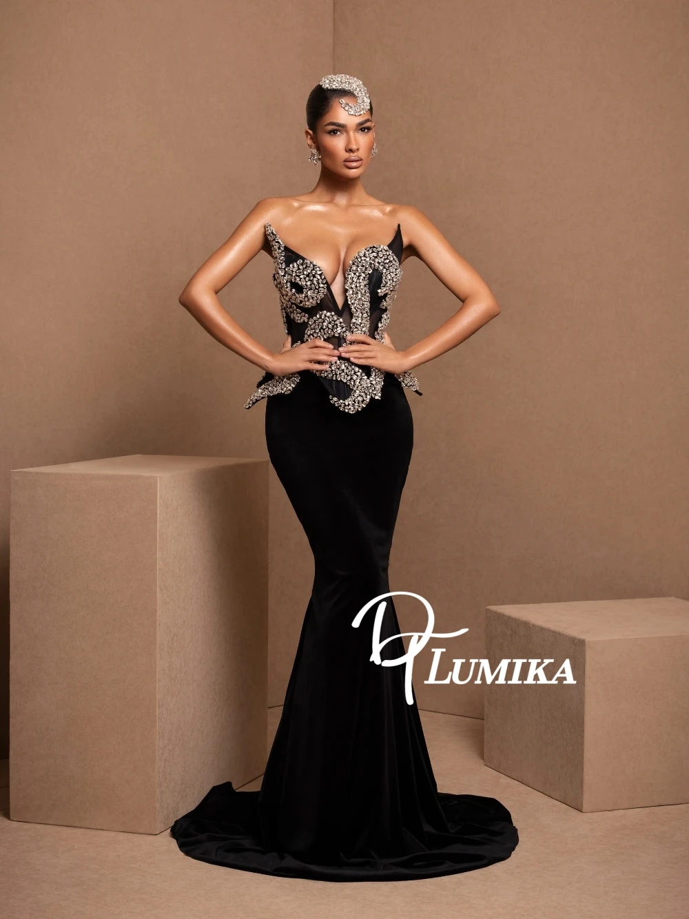 Black Mermaid Evening Dress Luxury Rhinestones Corset Customized Prom Gown Women Sexy Deep V Neckline Formal Occasions Wear
Black Mermaid Evening Dress Luxury Rhinestones Corset Customized Prom Gown Women Sexy Deep V Neckline Formal Occasions Wear
