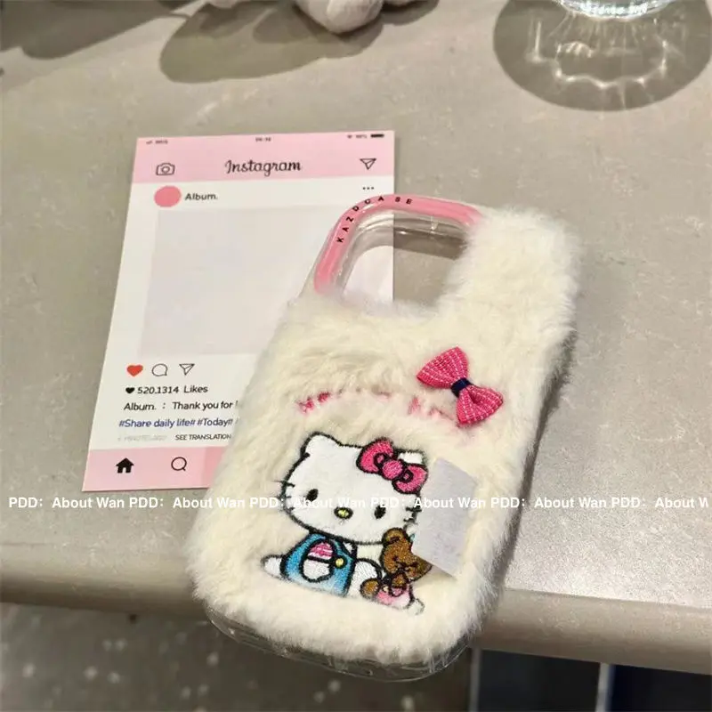 Sanrio HelloKitty плюшевый чехол для телефона мультфильм аниме периферия милый Новый Apple iPhone 16/Pro защитный чехол
Sanrio HelloKitty плюшевый чехол для телефона мультфильм аниме периферия милый Новый Apple iPhone 16/Pro защитный чехол