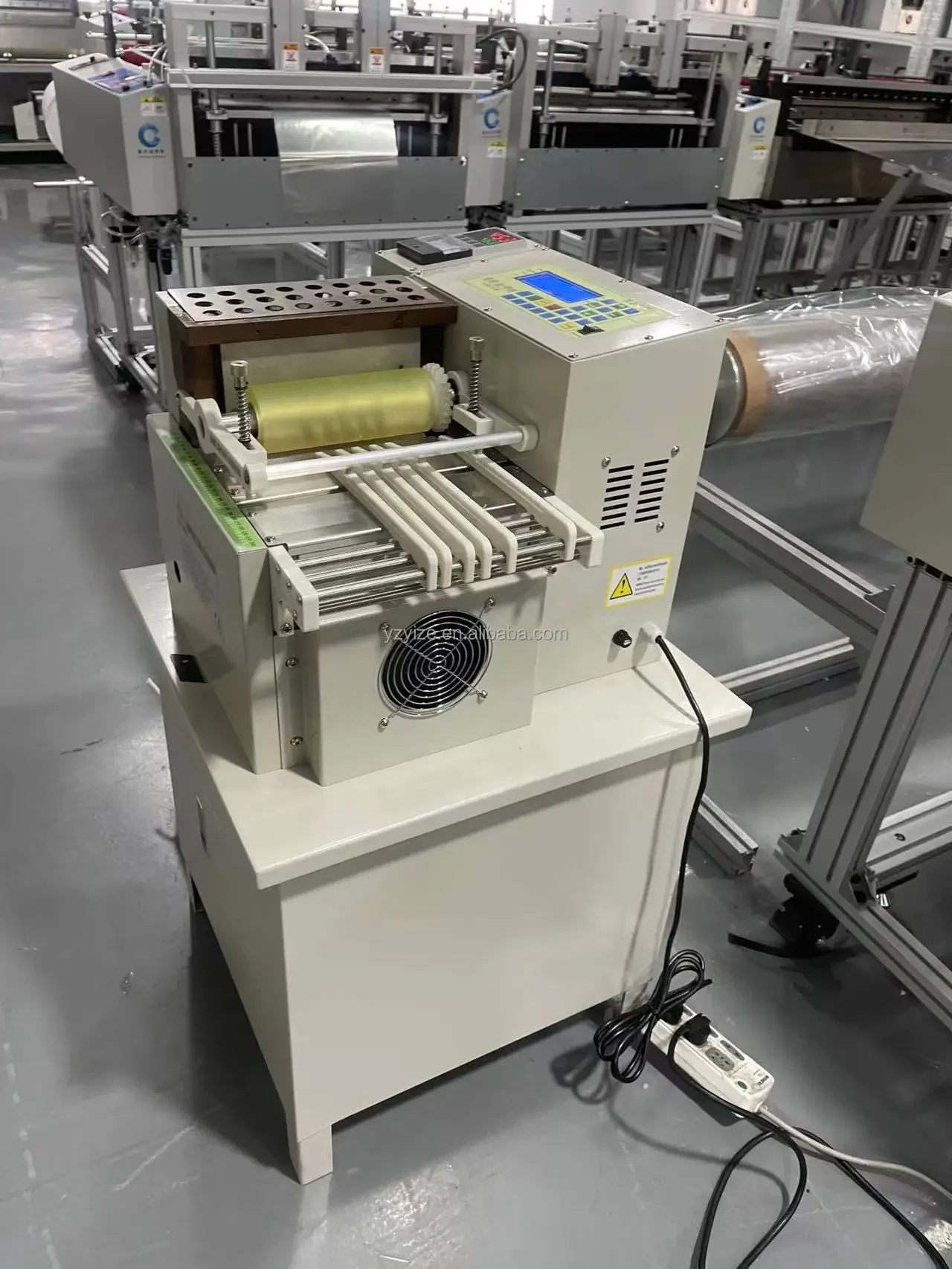 Automatic heavy-duty composite rope cutting machine, elastic fabric webbing, climbing nylon rope cutting machinery equipment
Automatic heavy-duty composite rope cutting machine, elastic fabric webbing, climbing nylon rope cutting machinery equipment