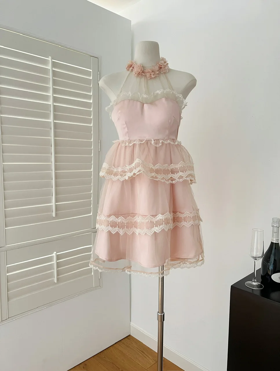 Women's Lace Handmade Floral Halter Neck Chiffon Mini Dress Premium Casual Chic Party Dress High-End Embroidery Short Dress
Women's Lace Handmade Floral Halter Neck Chiffon Mini Dress Premium Casual Chic Party Dress High-End Embroidery Short Dress