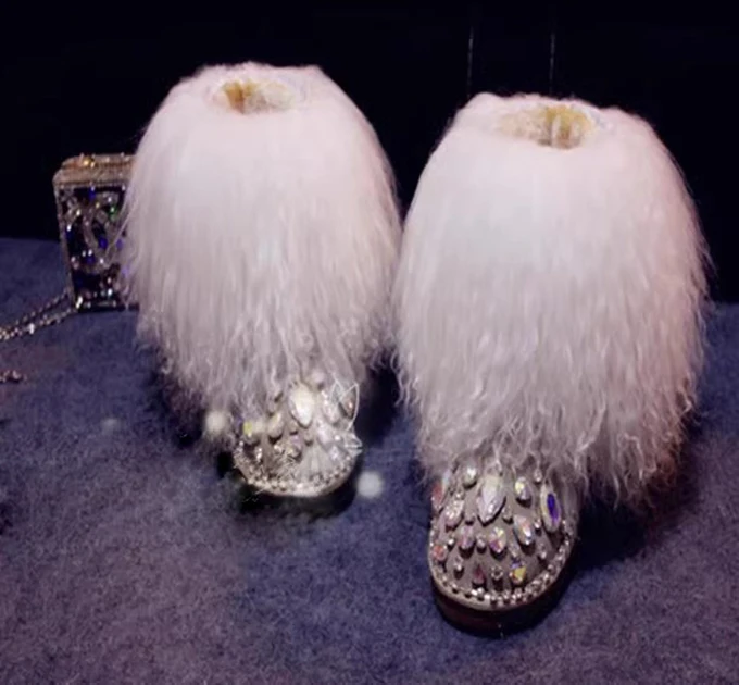 Женские зимние ботинки из вьющейся шерсти ягненка с мехом и кисточками, украшенные стразами, замшевые женские зимние ботинки на плоской подошве из овечьей шерсти
Женские зимние ботинки из вьющейся шерсти ягненка с мехом и кисточками, украшенные стразами, замшевые женские зимние ботинки на плоской подошве из овечьей шерсти